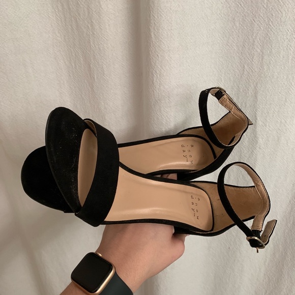 SOLD Black heels - Picture 4 of 4